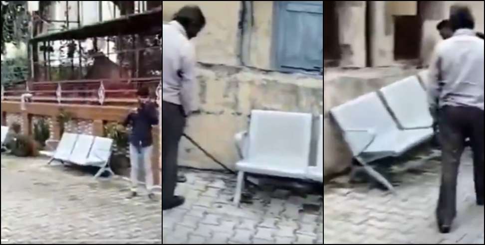 Kotdwar Municipal Corporation: pensioner install public chairs nigam called them encroachment