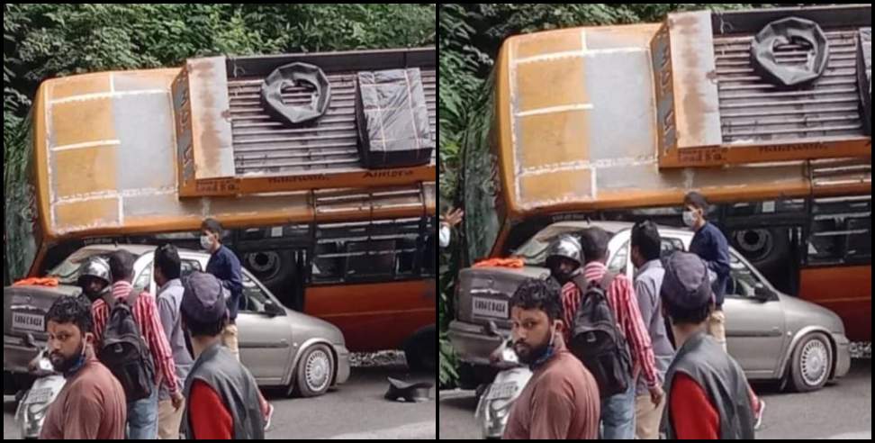 Kainchi dham road: Bus overturned in road near kainchi dham