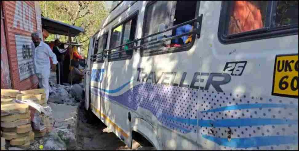Uttarkashi bus piller collision : Bus collided with pillar in Uttarkashi 24 people saved