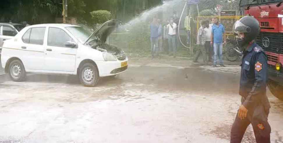Dehradun news: Fire in a moving car in Dehradun