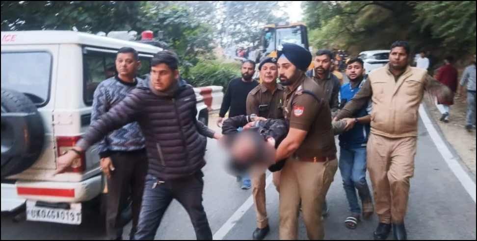 nainital tempo traveler hadsa: Nainital tempo traveler hadsa two people death 20 injured