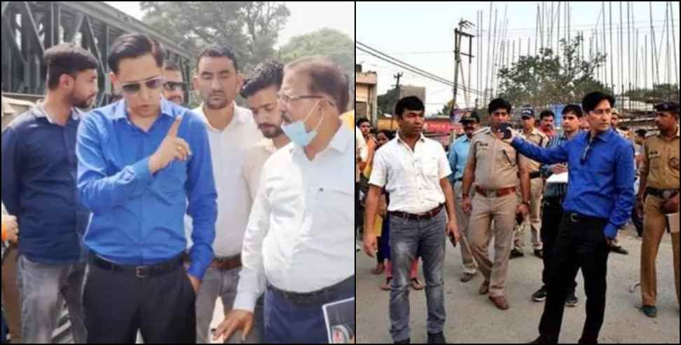 ias deepak rawat: IAS Deepak Rawat cut challans of 30 people who throw garbage