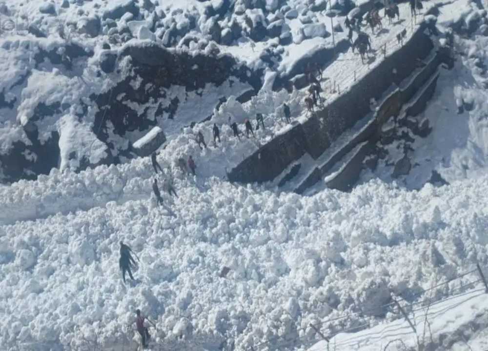 Tharu Glacier broke in Kedarnath