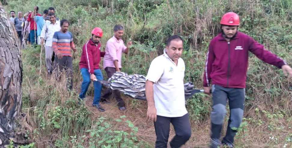 Woman dies after falling into deep ditch