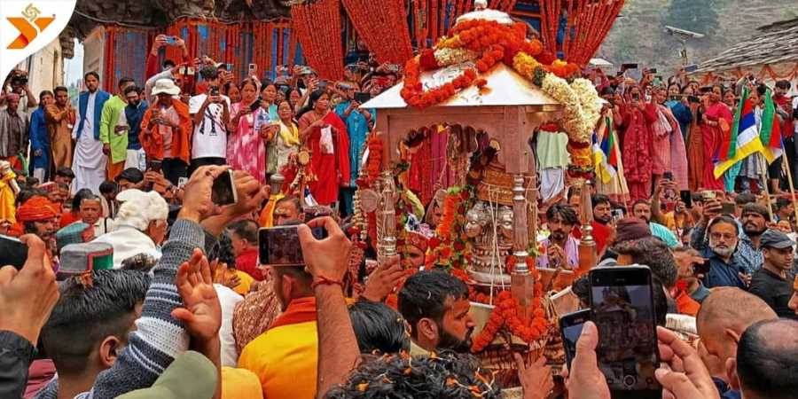 temple was decorated with eight quintals of flowers