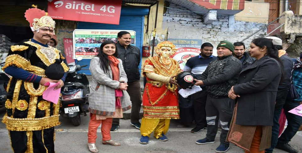 ट्रैफिक नियम: Yamraj and ganesh ji aware public to wear helmet and traffic rules