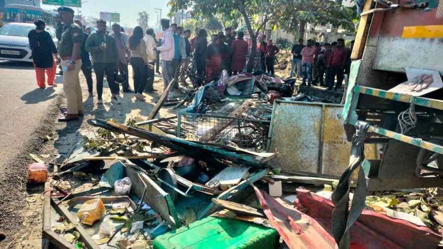 dehradun chandrabani truck hadsa: Uncontrollable truck crushed people in Dehradun