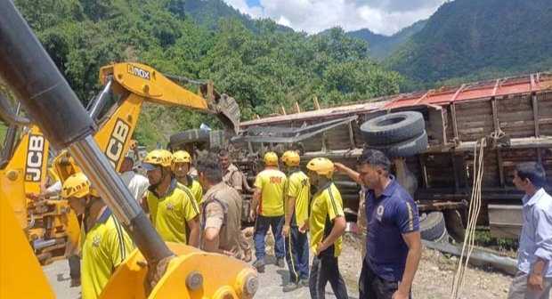 Truck full of pilgrims overturned on Rishikesh-Gangotri highway