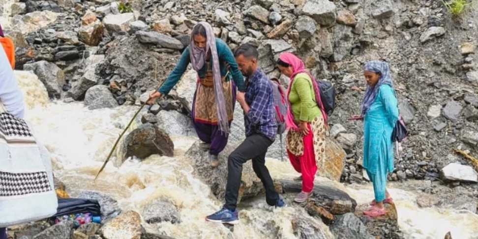 Newborn Died: Gave birth to child on the way due to road blockage