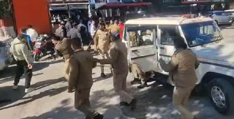 Srinagar Uttarakhand clash: Tourists and local youths clash in Srinagar Garhwal