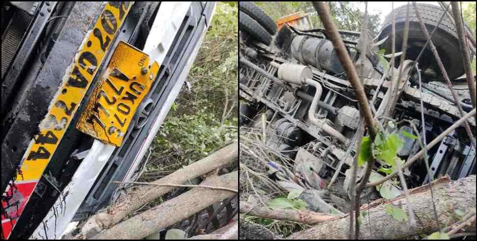 dehradun vikasnagar truck: Truck fell into a ditch in Dehradun Vikasnagar
