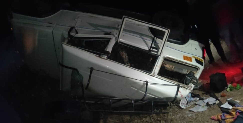 Almora car fallen ditch: Vehicle fallen in ditch in almora