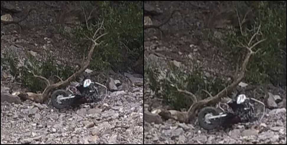 Tehri Garhwal Trench Scooty: Scooty fell in a ditch in Tehri Garhwal
