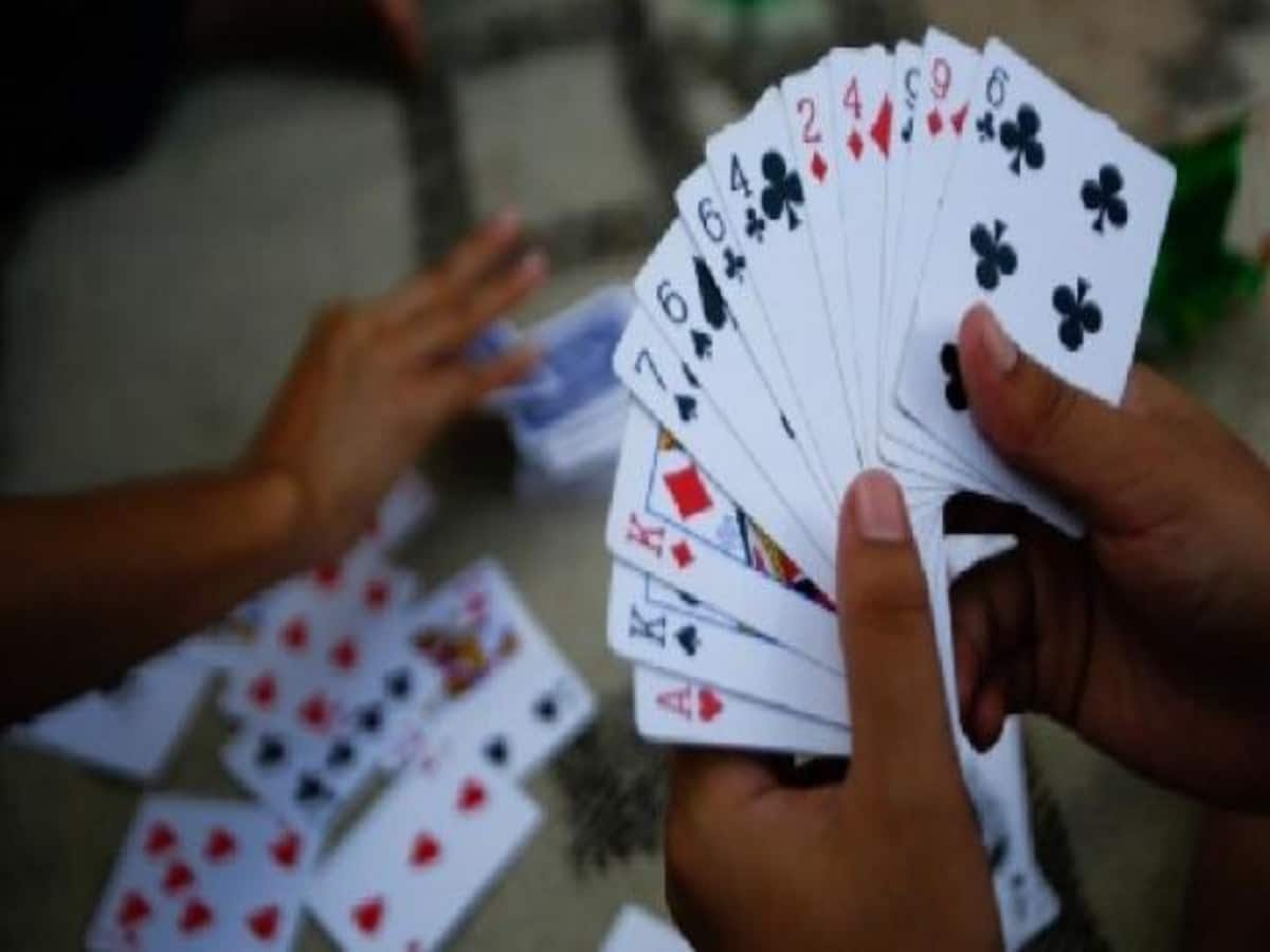 Policemen gambling Haldwani : Policemen playing gambling inside the police chowki in Haldwani