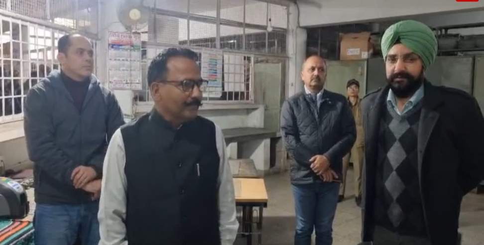 Haldwani RTO Inspection: DM conducted a surprise inspection at Haldwani RTO office