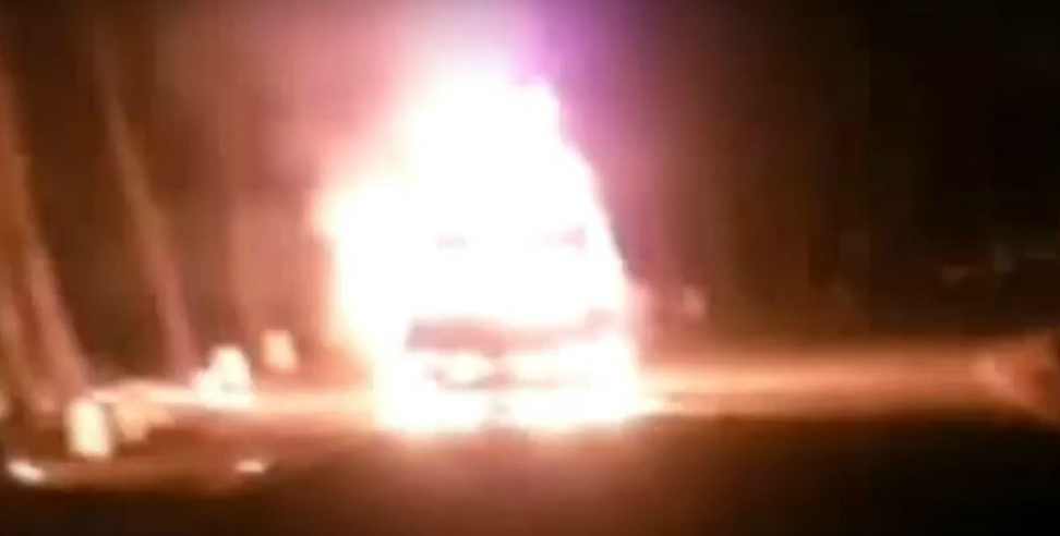 Pauri Garhwal news: Fire in a moving car on pauri highway
