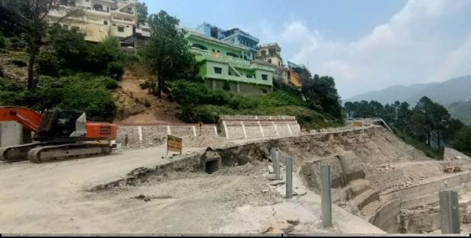 All Weather Road Uttarakhand: All weather road is sinking near Chamba tunnel