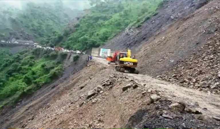 Pithoragarh News: Vehicle movement started on Tawaghat-Sobla NH