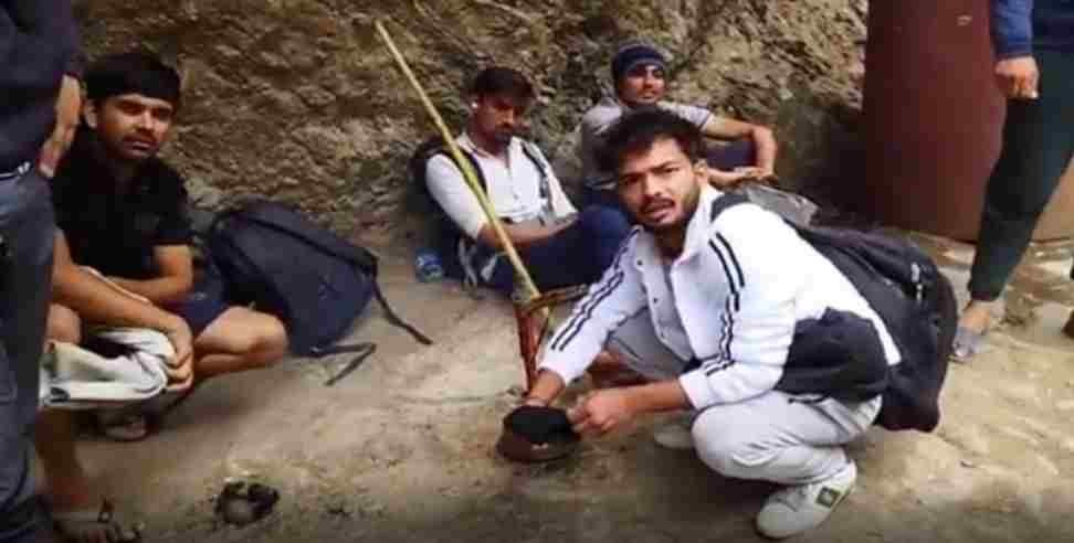 Kedarnath hookah video: Hookah video of Haryana youth in Kedarnath