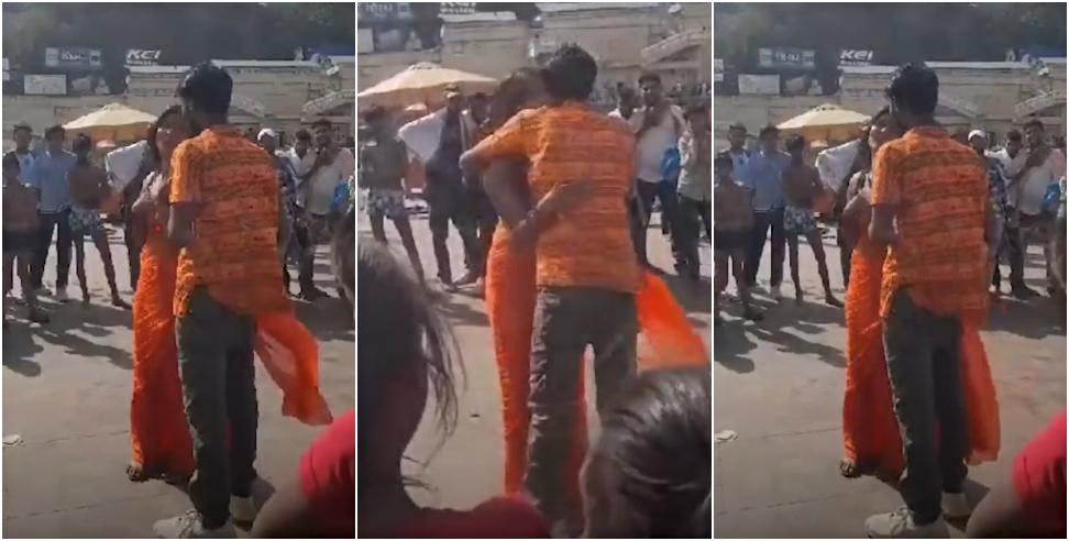 Bold Video Shoot in Public: Couple Shoot Bold Video in Public in Haridwar