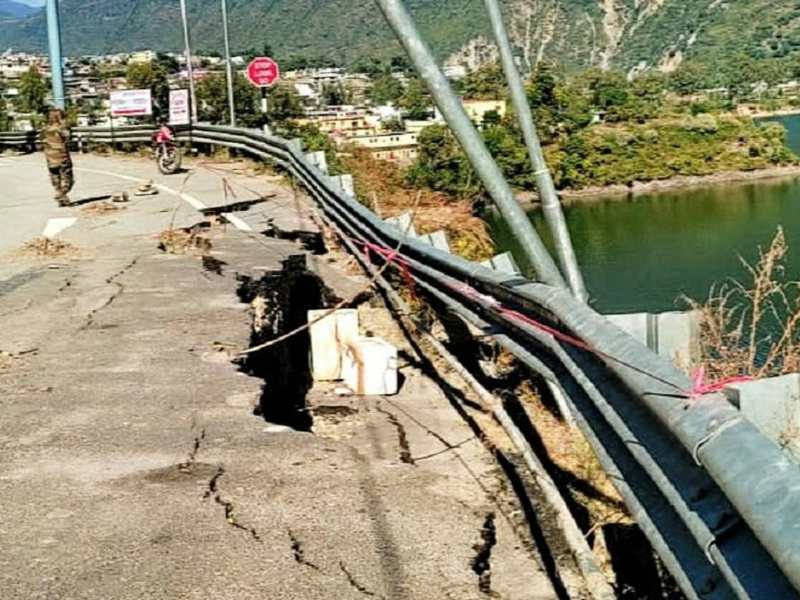 Tehri Lake erosion and blasting increase the risk