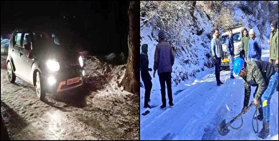 Tourists Stuck in Snowfall: Tourists Stuck in Harshil  Munsiyari  Auli amid Snowfall in Uttarakhand