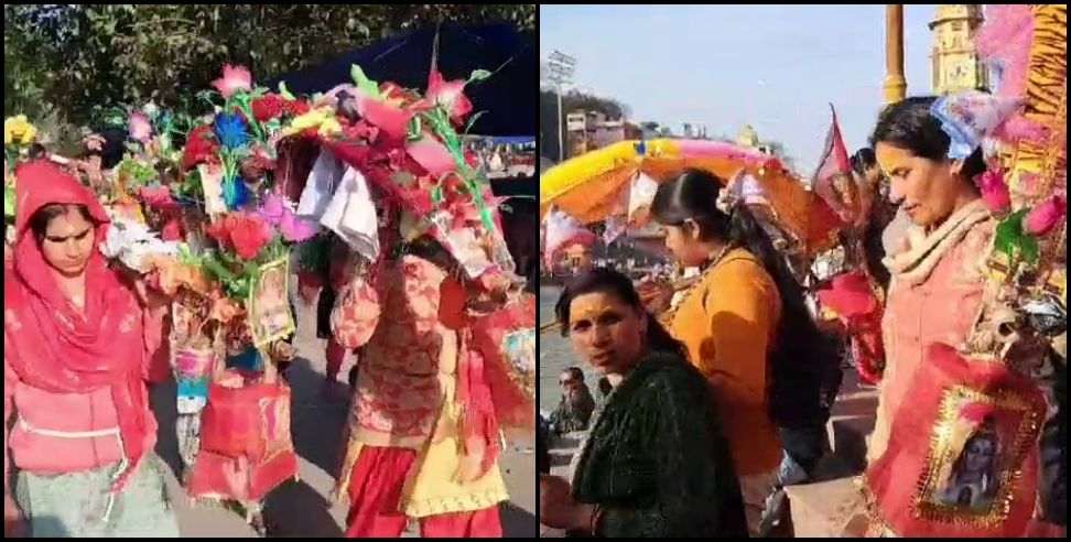 Women kanwariyas : Women Kanwariyas Taking Holy Gangajal in Haridwar