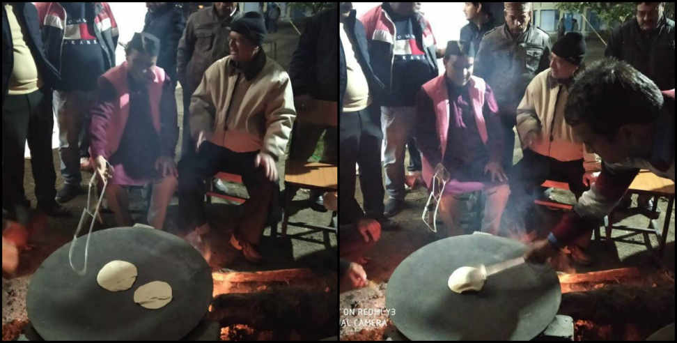 Srinagar: Dhan singh rawat making bread in rss camp at Srinagar