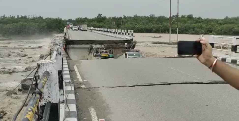 Ranipokhari Bridge: Ranipokhari bridge flowing on Dehradun Rishikesh Highway