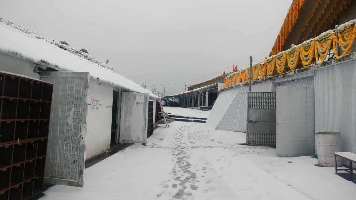 Snowfall in Yamunotri and Hemkund Sahib