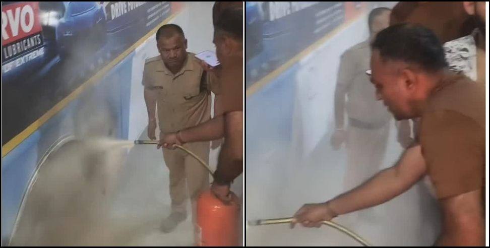Nainital SSP Manjunath TC: Nainital SSP Manjunath TC extinguished the bus fire
