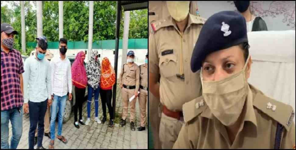 Rudrapur Sex Racket: Immoral work inside the car in Rudrapur