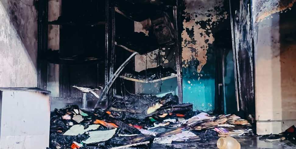 Huge fire in mini bank: Huge fire breaks out in mini bank office