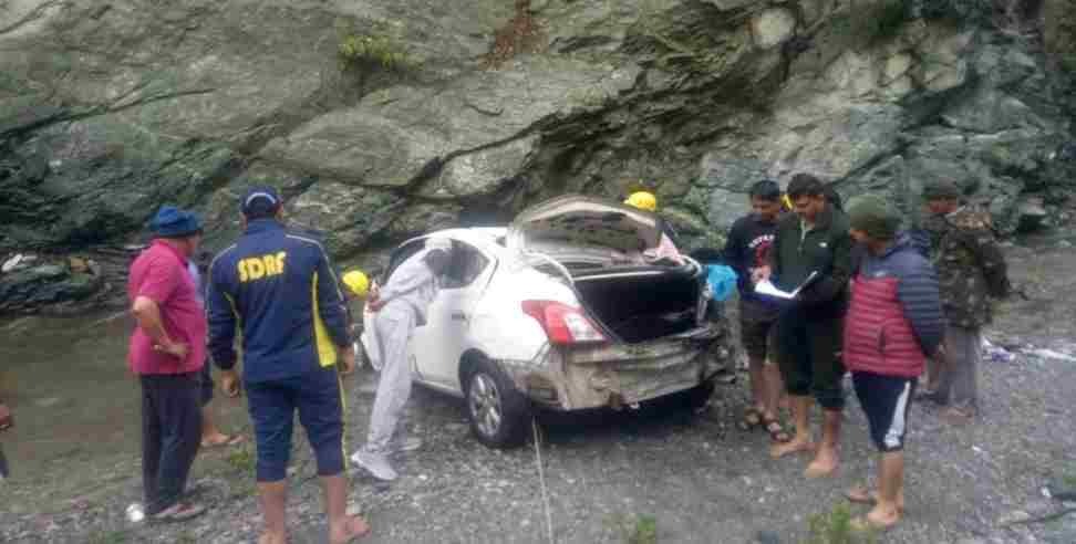 Almora car hadsa: Car fell in to shipra river in almora