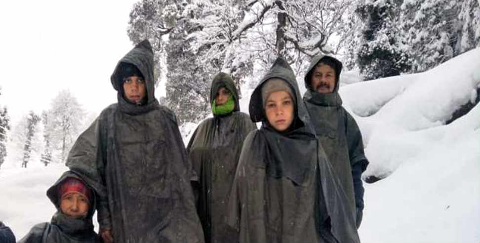 Munsiyari: Children spent the night in a cave with their mother stuck in the snow