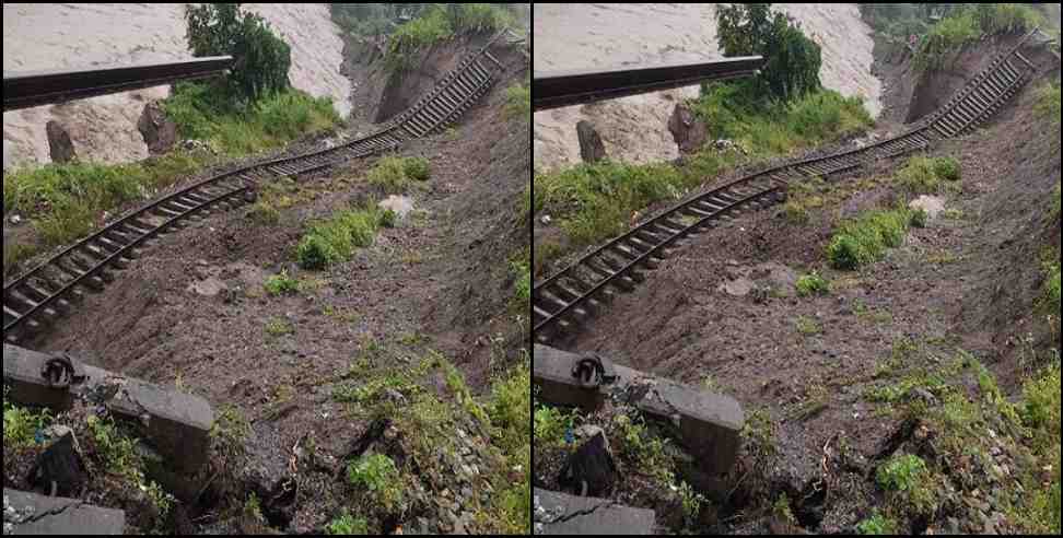Kathgodam railway track water logging: Water logging in kathgodam railway track