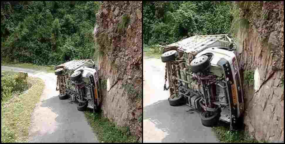 Tehri Garhwal Road Accident : Chota Hati overturned in tehri garhwal