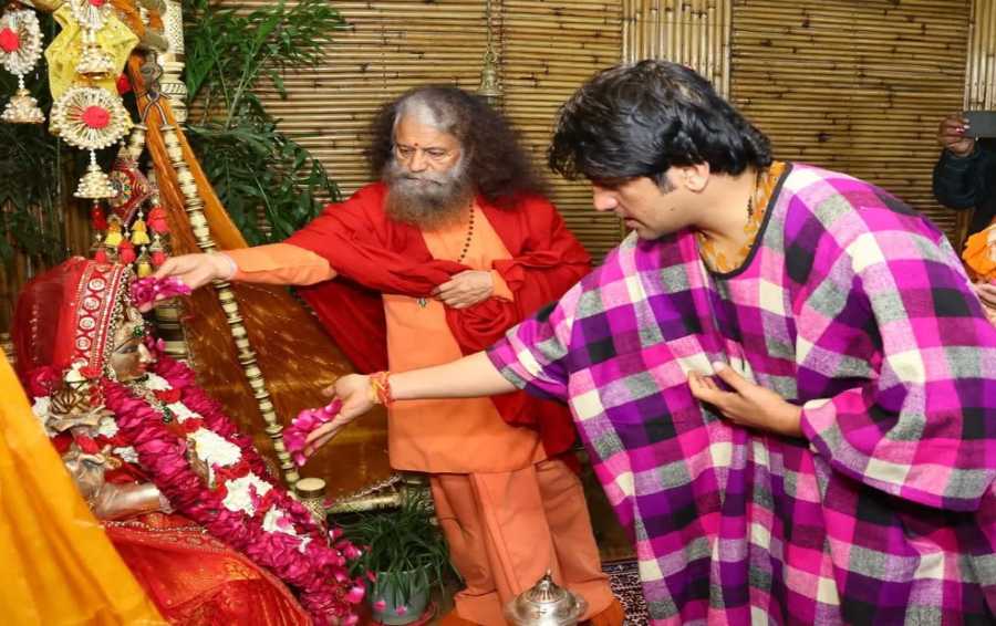 Dhirendra Shastri in Parmarth Niketan
