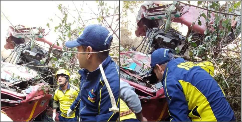 Dehradun Truck Hadsa: Truck fell into deep ditch in Dehradun Vikasnagar