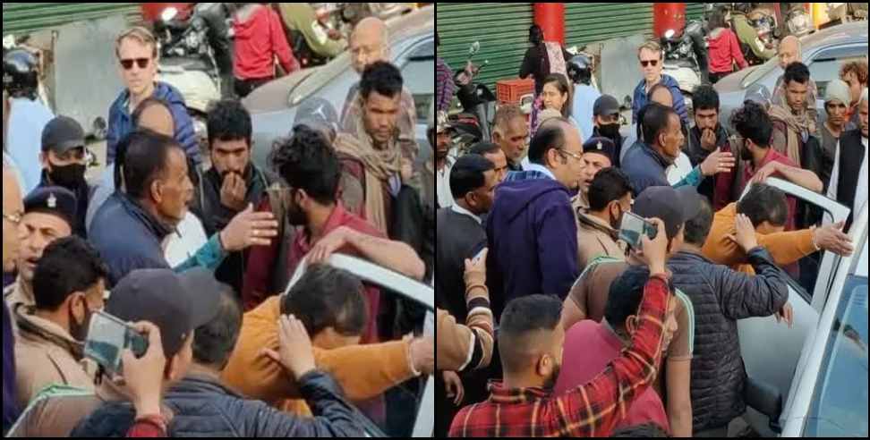 Tourist misbehavior in mussoorie: Tourist misbehavior in mussoorie mall road