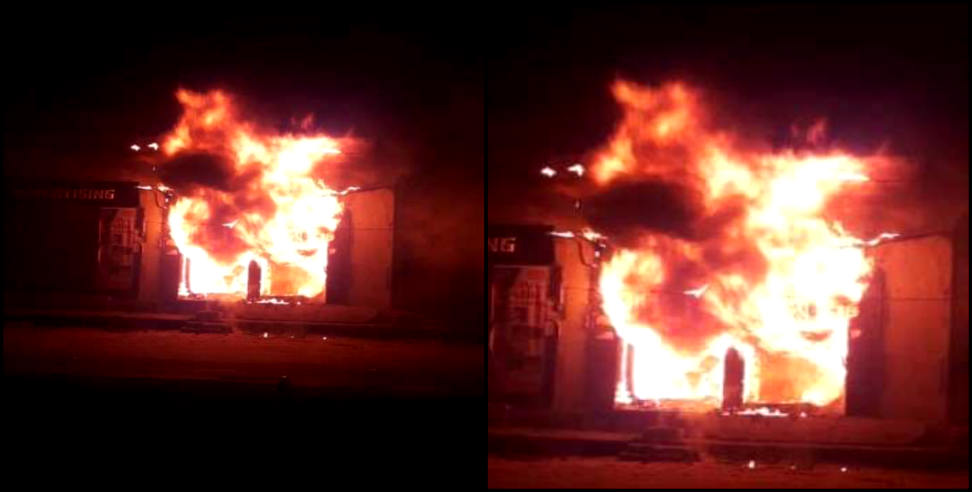 Haldwani News: PNB ATM distroyed by fire in Haldwani