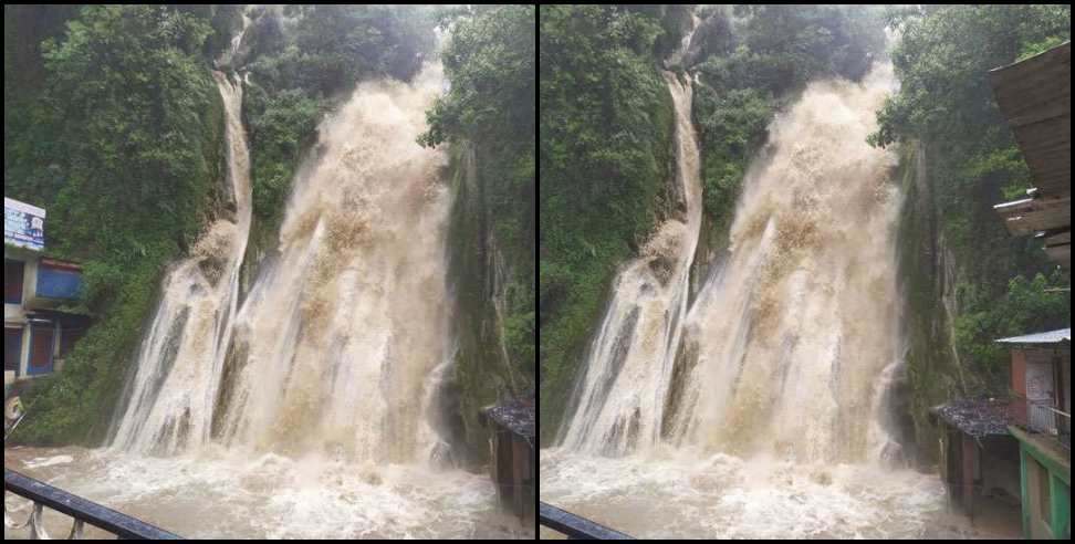 Kempty Falls Heavy Rain Videos: Heavy rains in Mussoorie Kempty Falls flooded