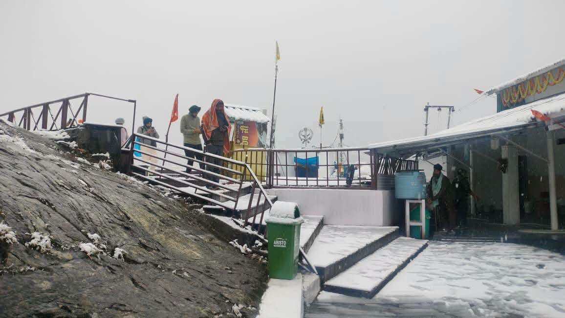 Snowfall in Yamunotri and Hemkund Sahib