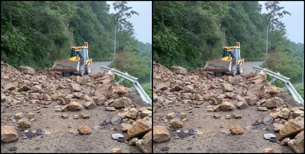 Mussoorie dehradun road: Landslide at mussoorie dehradun road