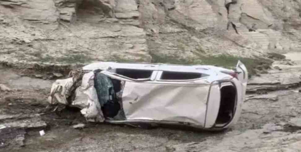 tehri garhwal car sanjay rana savitri rana: Sanjay Rana Savitri Rana dies when car falls into a ditch in Tehri Garhwal