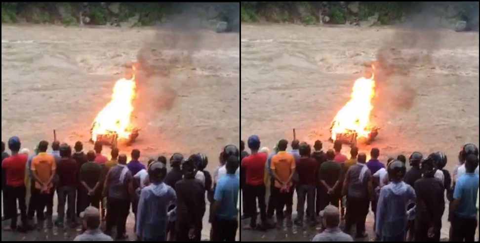 haldwani gaula river dead body washed away: 3 dead bodies washed away in Haldwani Gaula river video viral