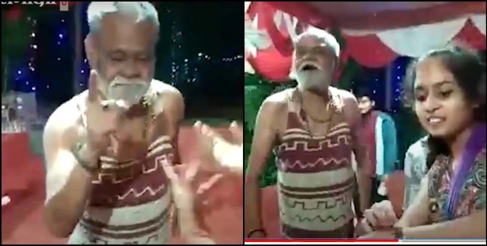 sanjay mishra actor: Bollywood actor Sanjay Mishra dance in Uttarakhand