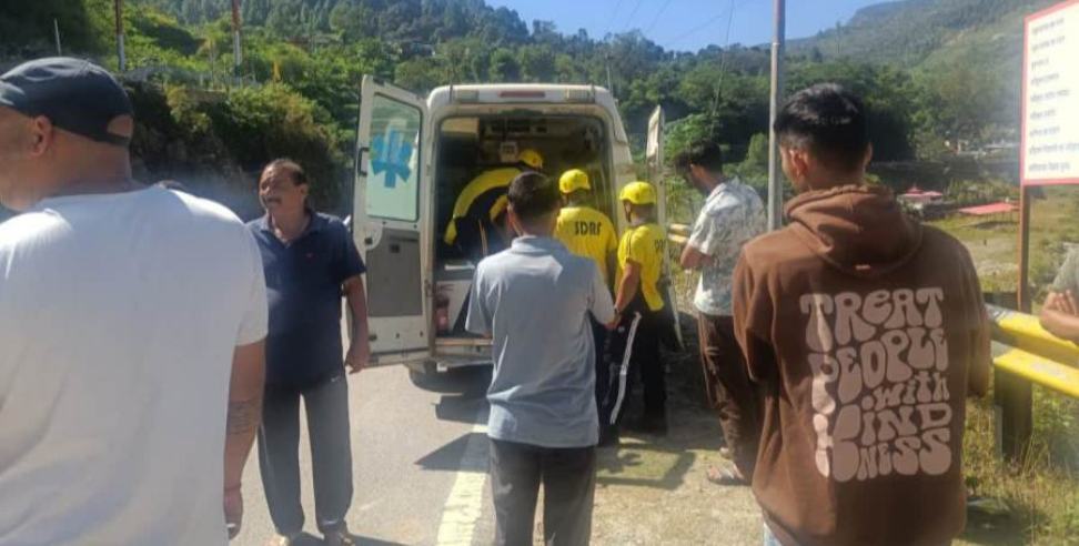 girl jumps into river: 18-year-old girl jumps into river in Rudraprayag