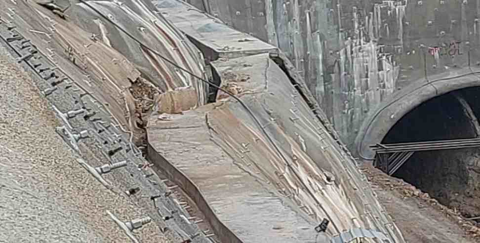 Rishikesh Karnprayag rail line project: Rishikesh karnprayag rail line retaining wall crack