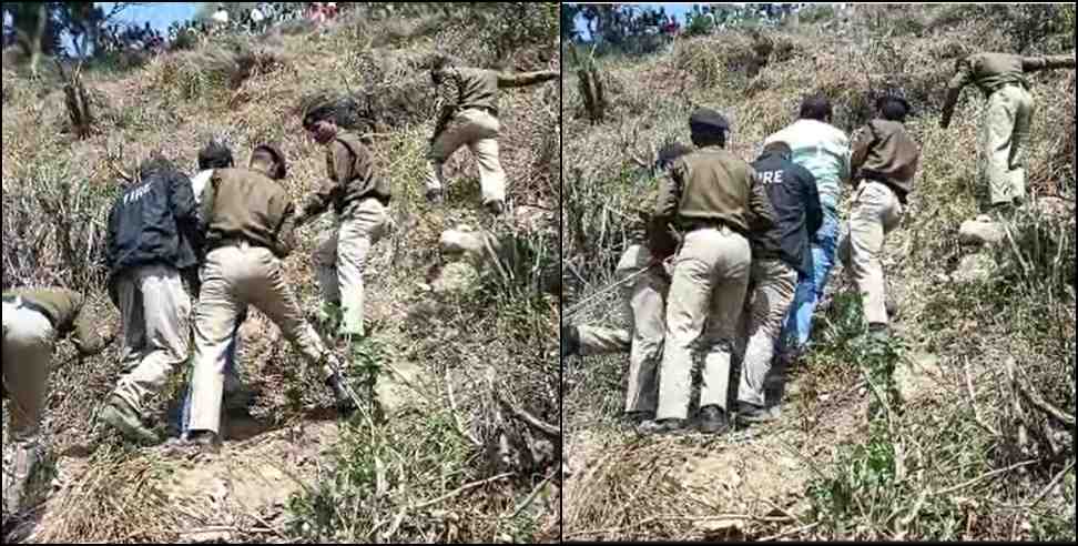 dehradun mussoorie bhatta fall Fortuner car: Fortuner car fell into ditch on Dehradun Mussoorie Road